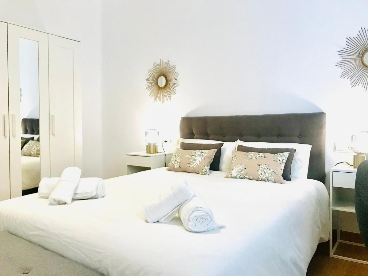 Gleaming & Well Located Apartment In Malaga Center Exterior foto